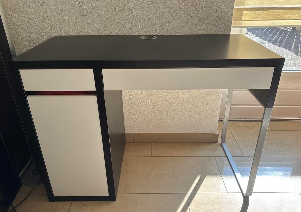 IKEA bureau + bureaustoel (ook los te koop), Ophalen, Zo goed als nieuw