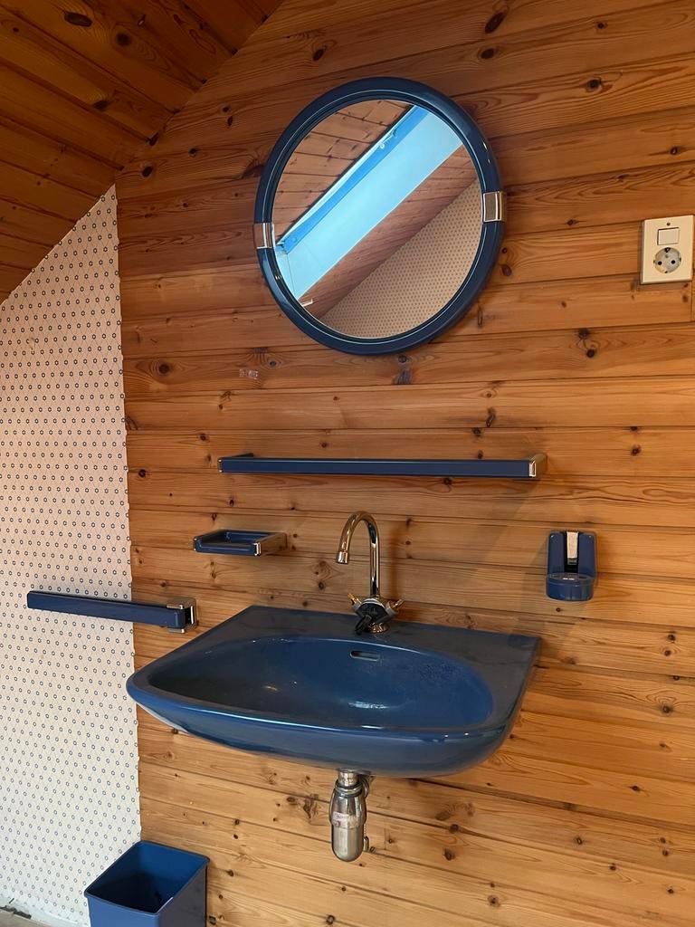 Vintage wastafel blauw inclusief toebehoren, Huis en Inrichting, Badkamer | Badkamermeubels, Gebruikt, Overige typen, Minder dan 100 cm