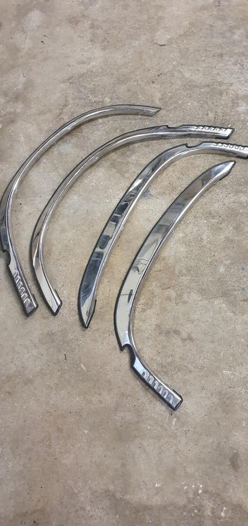 Sierlijsten voor mercedes 107, Ophalen