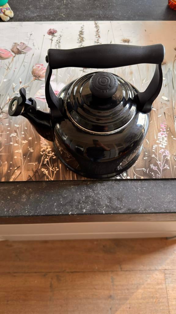 Le Creuset waterkoker 2.1L zwart fluitketel, 2 liter of meer, Ophalen of Verzenden, Gebruikt, Rvs