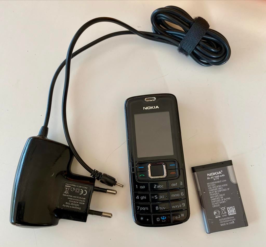 Nokia 3110c met oplader, Telecommunicatie, Gebruikt, Zwart, Fysiek toetsenbord, Ophalen of Verzenden