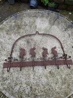 Leuk smeedijzeren wandrekje  in brocante geroeste staat., Tuin en Terras, Ophalen, Gebruikt