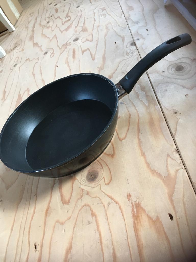 Nieuwe Hapjespan - Niet geschikt voor inductie, Huis en Inrichting, Keuken | Potten en Pannen, Nieuw, Koekenpan of Braadpan, Overige materialen