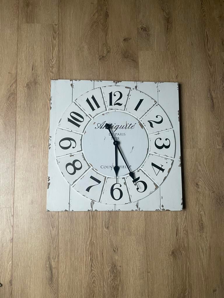 Grote landelijke wandklok 60x60 – vintage look – wit, Huis en Inrichting, Woonaccessoires | Klokken, Ophalen, Zo goed als nieuw