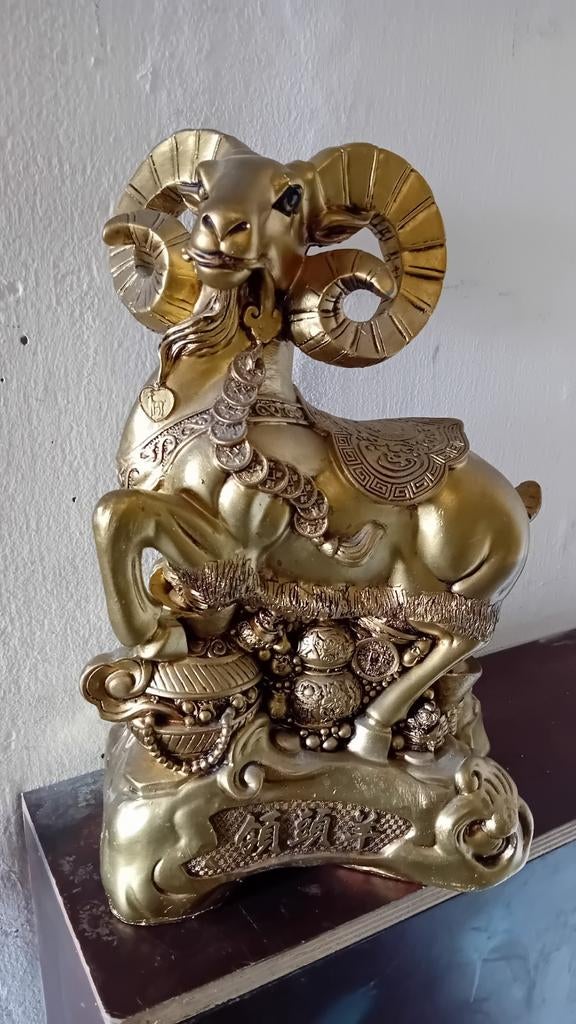 Groot Chinees beeld van een geit/ram, goudkleurig, Verzamelen, Beelden en Beeldjes, Ophalen of Verzenden, Zo goed als nieuw, Dier
