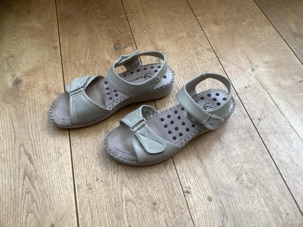Comfortabele beige sandalen, maat 38, Kleding | Dames, Beige, Zo goed als nieuw, Sandalen of Muiltjes, Ophalen of Verzenden