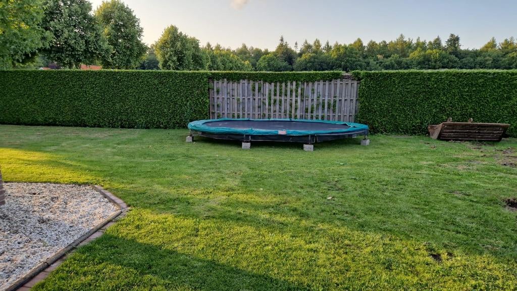 Berg trampoline ovaal inground 520x350, Ophalen, Gebruikt