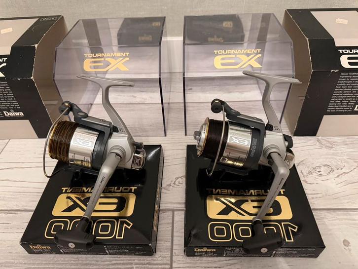 2 x Daiwa Tournament EX 1000 NOG ALS NIEUW ZELDZAAM!!, Watersport en Boten, Hengelsport | Roofvissen, Zo goed als nieuw, Molen