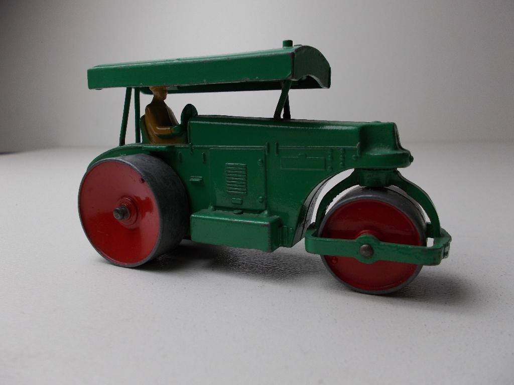 1955 Dinky Toys 251 AVELING BARFORD DIESEL ROLLER I.g.st., Ophalen of Verzenden, Zo goed als nieuw, Tractor of Landbouw, Dinky Toys