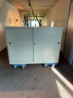 Grijze metalen kast met schuifdeuren, Ophalen, Gebruikt