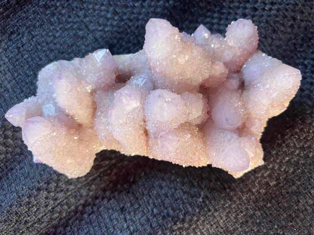 Amethist cactus (16) zeer zeldzaam en echt een museum stuk, Ophalen of Verzenden, Mineraal