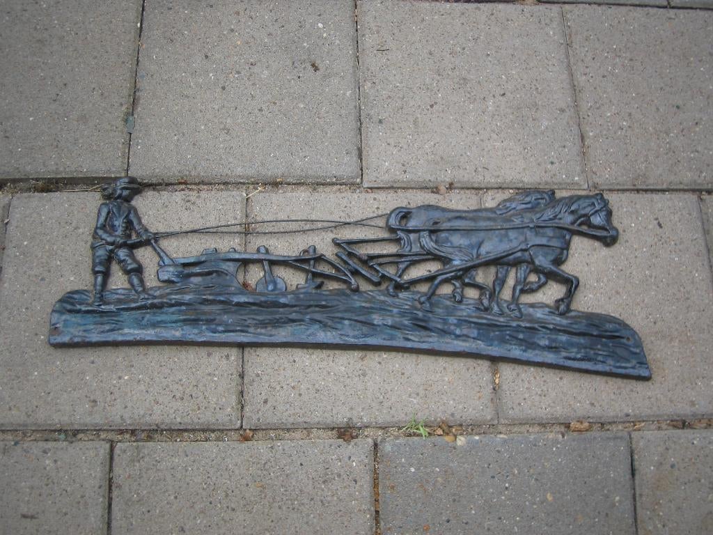 ploegende boer gietijzer, Ophalen, Metaal, Zwart, Zo goed als nieuw