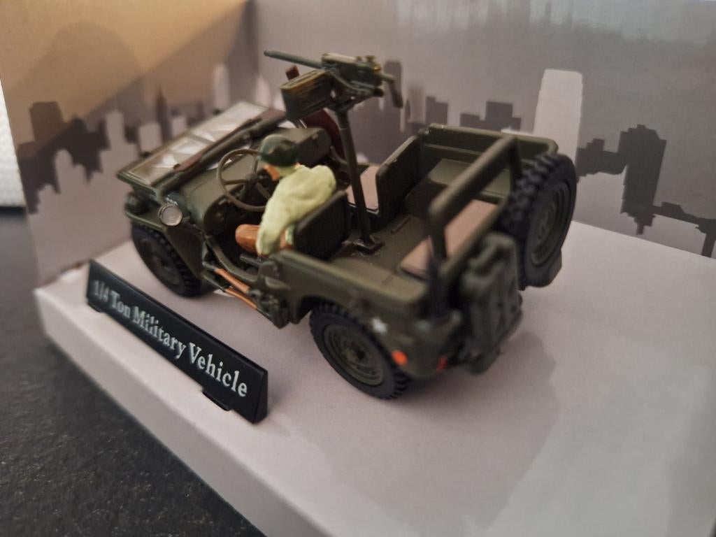 Jeep Willys 4x4 Open Top + Gun man  Schaal 1:43, Overige merken, Auto, Nieuw, Cararama