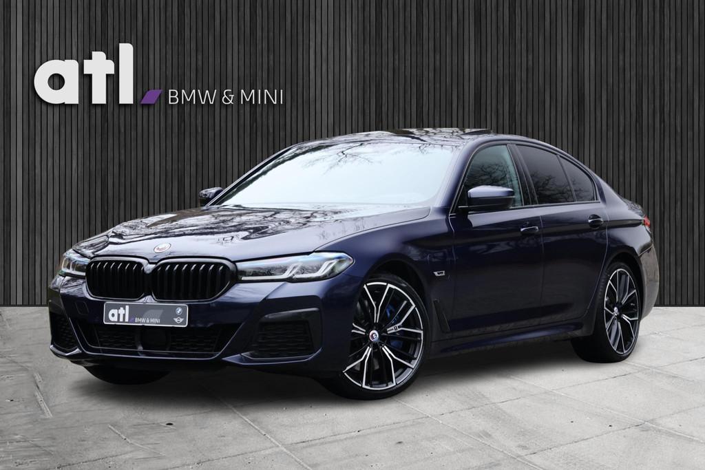 BMW 5-serie 545e xDrive High Executive Edition M-Sport Pro |, Auto's, BMW, Gebruikt, 394 pk, Blauw, Vierwielaandrijving
