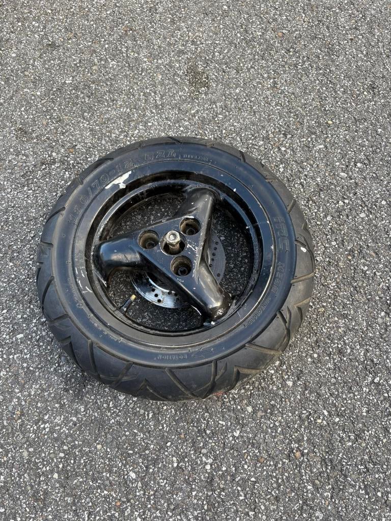 •	“130/70-12 Scooterband Tubeless – Goede Staat”, Fietsen en Brommers, Ophalen of Verzenden