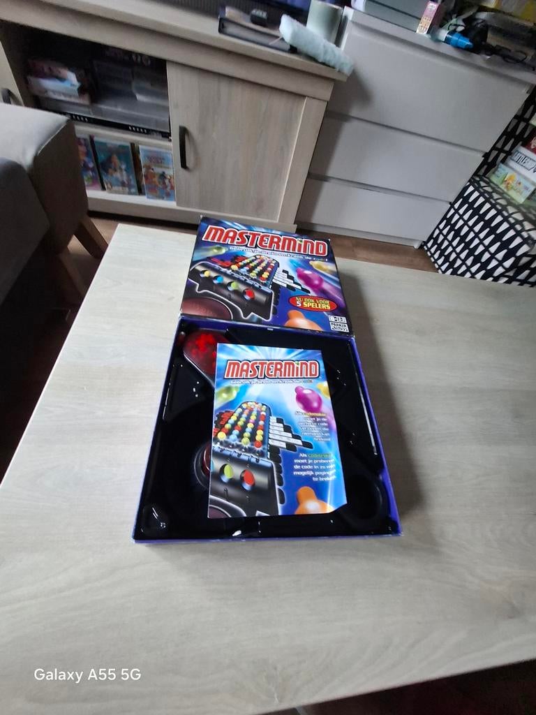 Mastermind bordspel - Gebruik je brein en kraak de code!, Parker, Ophalen of Verzenden, Zo goed als nieuw, Hasbro European Services, 4 The Square, Stockley Park, Uxbridge, Middlesex, UB11 1ET, UK