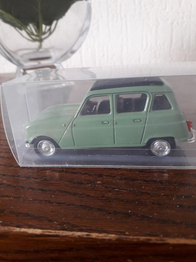 Renault 4 L mer gesloten vouwdak groen 1/43 Solido, Hobby en Vrije tijd, Modelauto's | 1:43, Ophalen of Verzenden, Nieuw, Auto