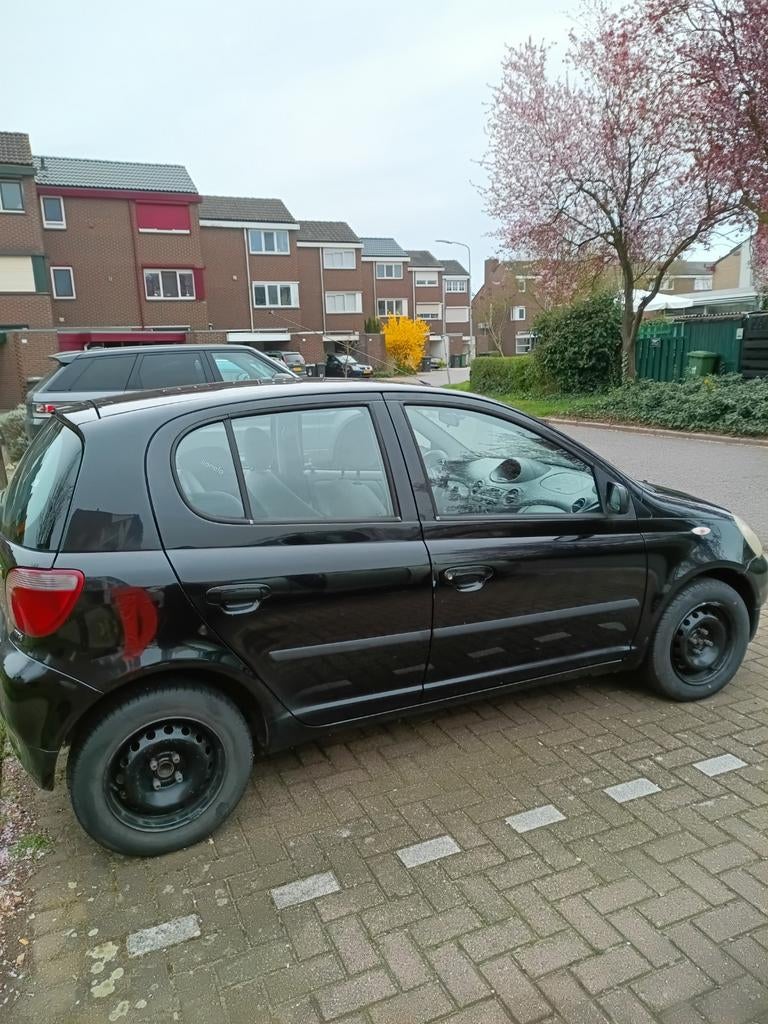 Toyota Yaris 1.3 16V Vvt-i 5DR S-line 2001 Zwart, Auto's, Toyota, Voorwielaandrijving, 1299 cc, Stof, 31 €/maand