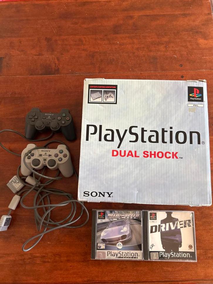 Playstation 1 (SCPH-9002 C) Compleet in Doos met Games, Spelcomputers en Games, Spelcomputers | Sony PlayStation 1, Gebruikt, Met 2 controllers