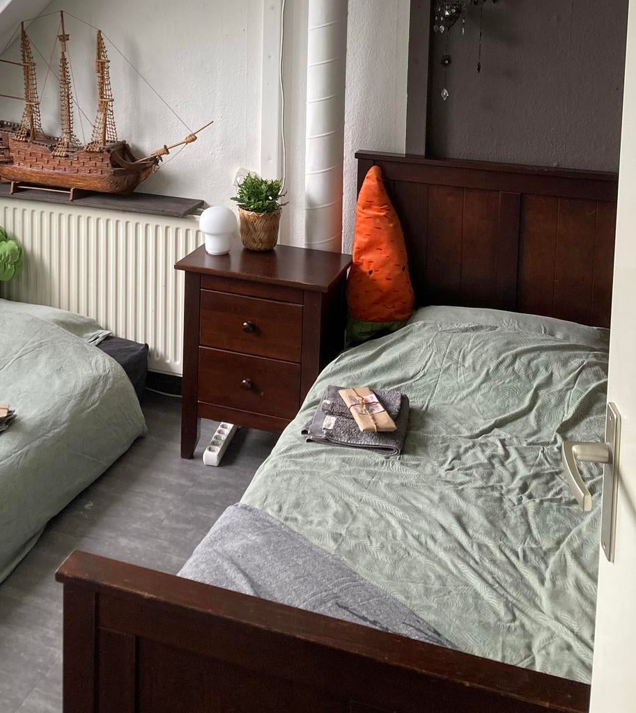 Houten 1pers bed met nachtkastje, Ophalen, 90 cm, Eenpersoons, Zo goed als nieuw