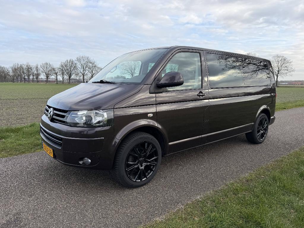 VW Transporter T5 DC L2H1 2010 Youngtimer/140pk/CarPlay/19”, Auto's, Voorwielaandrijving, 4 cilinders, Bruin, Volkswagen
