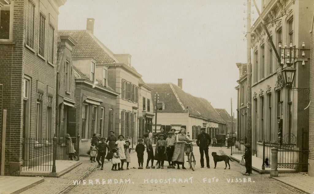Fotokaart Werkendam Hoogstraat Kinderen Mensen, Verzenden, 1920 tot 1940, Gelopen