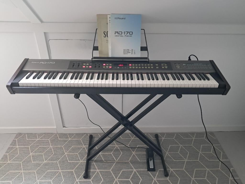 Roland RD-170 digitale piano met accessoires, Ophalen, Gebruikt, 88 toetsen, Roland