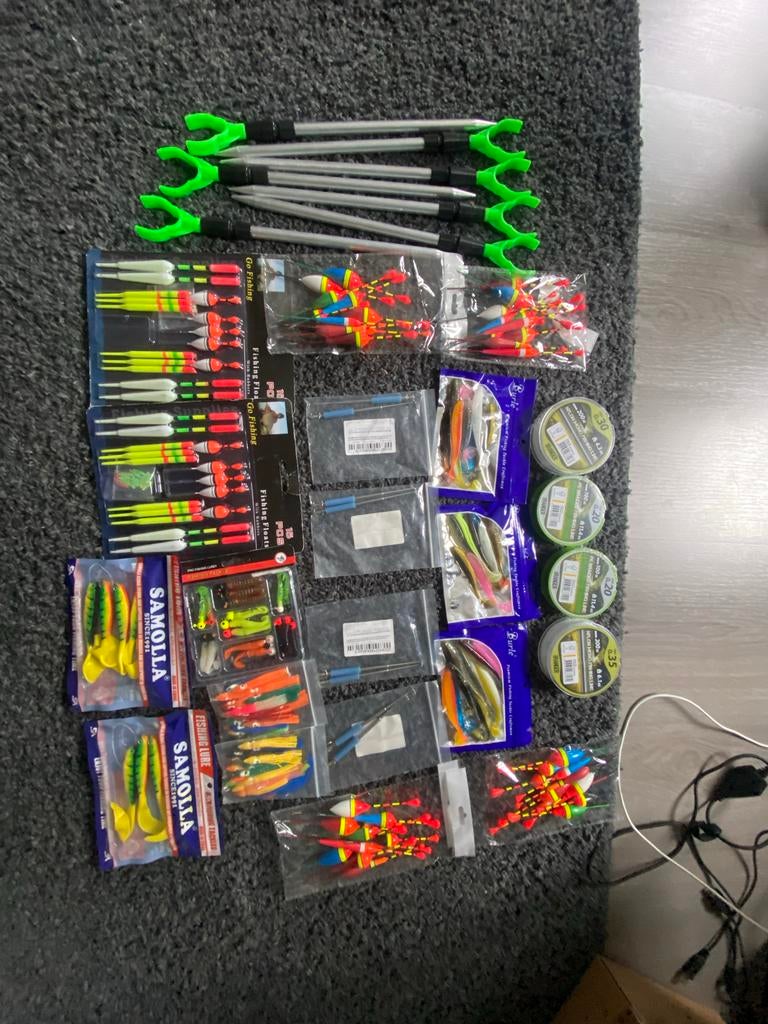 Complete set nieuw kunstaas en visgereedschap, Ophalen of Verzenden, Nieuw, Kunstaas