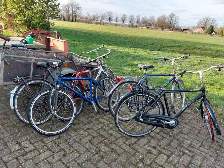 4 fietsen en 1 tandem opknapper tekoop, Fietsen en Brommers, Overige Fietsen en Brommers, Gebruikt, Ophalen