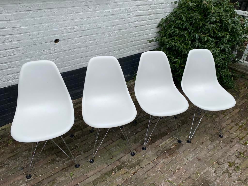 4 x Vitra Eames DSR stoelen, wit, chroom onderstel, Huis en Inrichting, Stoelen, Ophalen, Gebruikt, Wit, Vier