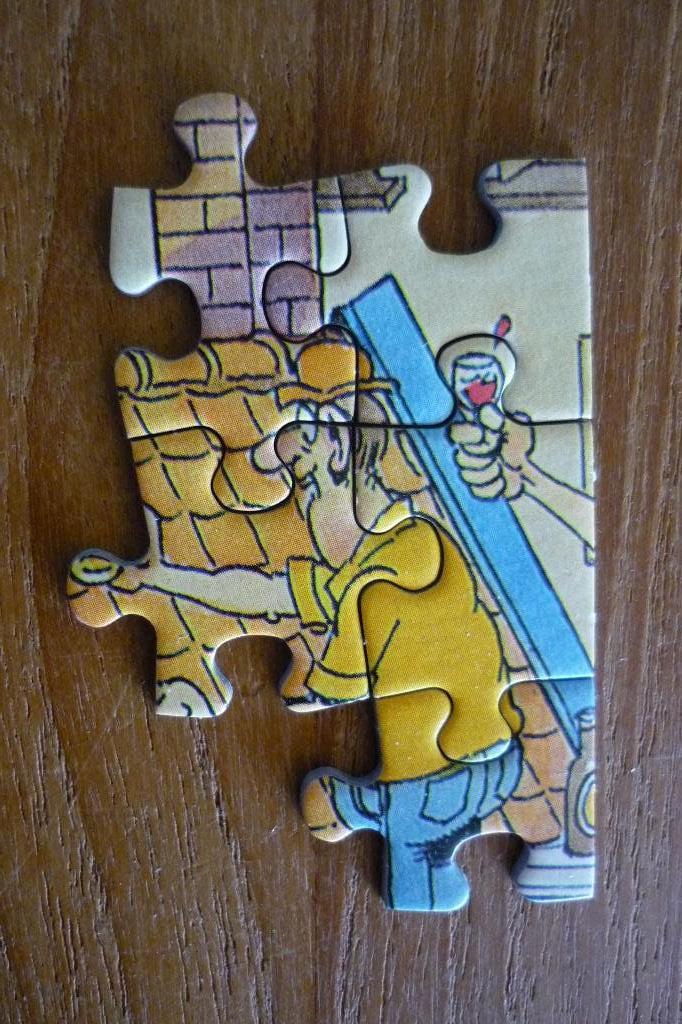 5 Jan van Haasteren puzzelstukjes uit '' De Inhuldiging ''., Ophalen of Verzenden, 500 t/m 1500 stukjes, Zo goed als nieuw, Legpuzzel