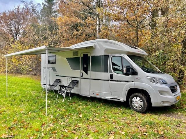 Adria Matrix M670 SC 2.3D Queensbed I Airco I Trekhaak, Caravans en Kamperen, Campers, Bedrijf, tot en met 5, Half-integraal, Adria