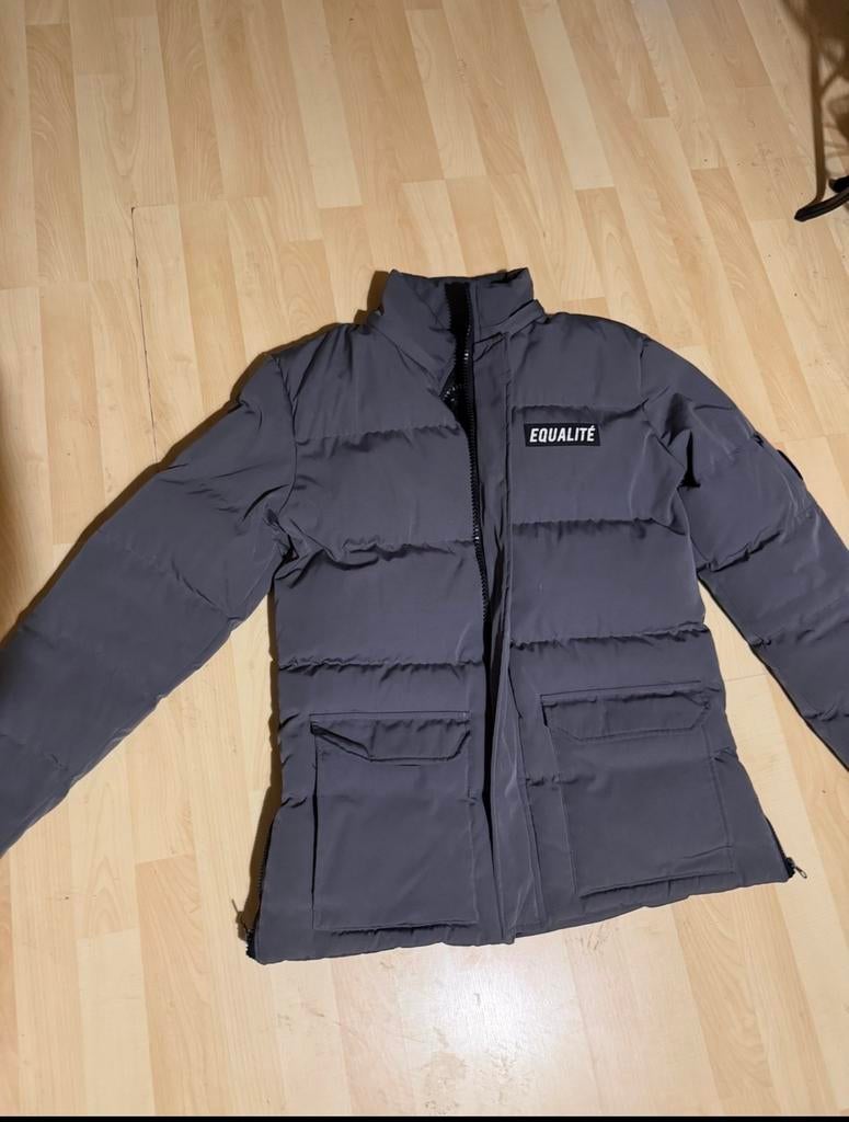 Grijze EQUALITÉ puffer jas, Ophalen of Verzenden, Zo goed als nieuw, Maat 38/40 (M), Grijs