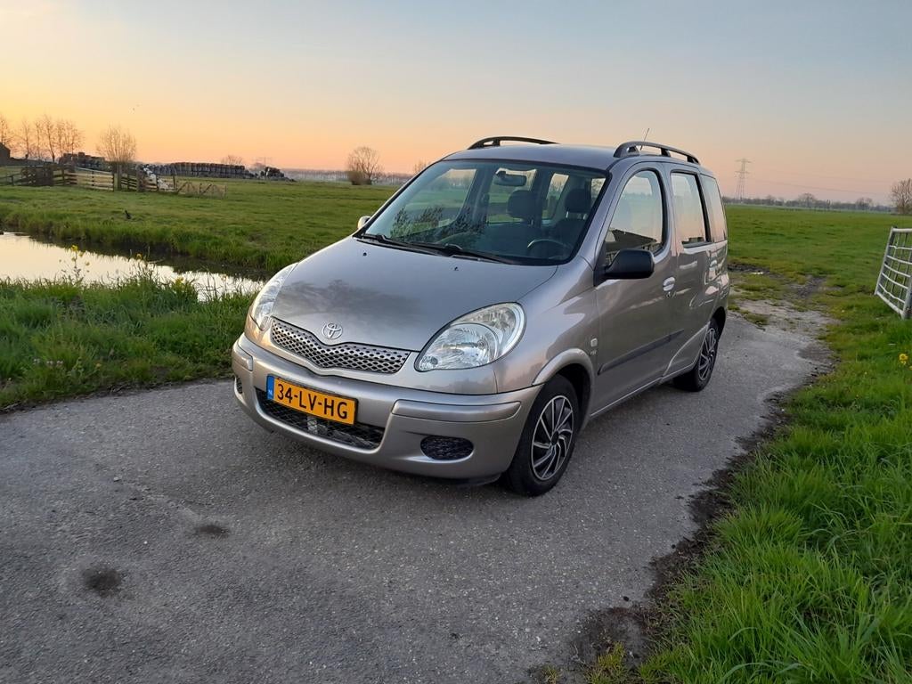 Toyota Yaris Verso 1.3 16V Vvti 2003 Grijs Airco, Auto's, Voorwielaandrijving, 1299 cc, Stof, Zwart