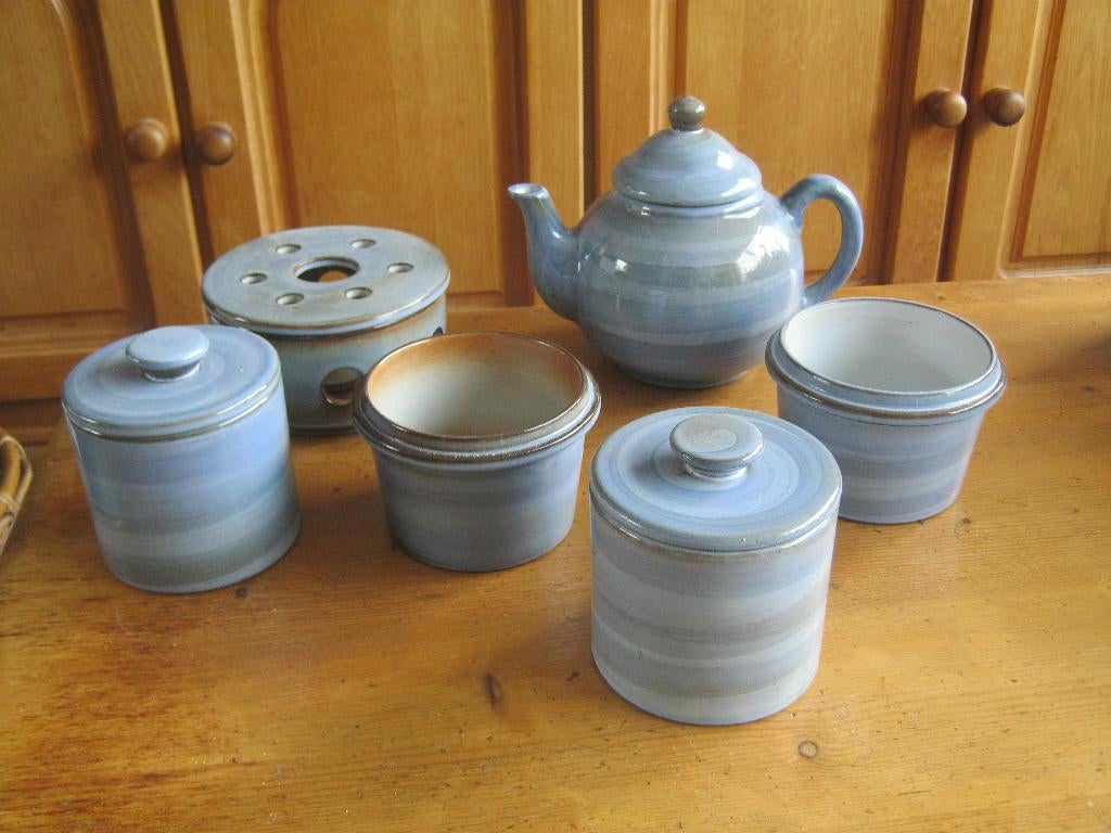 Heel mooi servies van Volendams Aardewerk, Huis en Inrichting, Keuken | Servies, Ophalen, Overige typen, Zo goed als nieuw, Overige stijlen