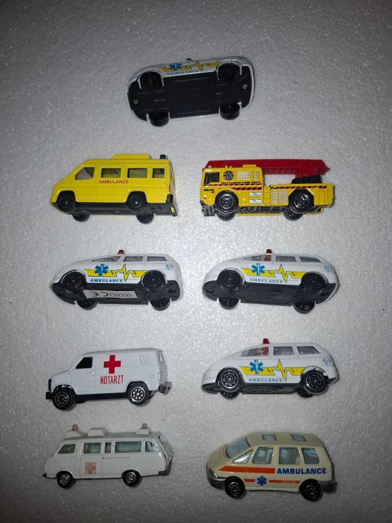 Ambulance speelgoed auto's, Kinderen en Baby's, Speelgoed | Speelgoedvoertuigen, Ophalen of Verzenden, Gebruikt