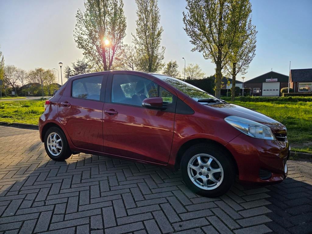 Toyota Yaris 1.0 Vvt-i 5-DRS 2014 Rood, Auto's, Toyota, Particulier, Yaris, Airbags, Airconditioning, Elektrische ramen, Metallic lak