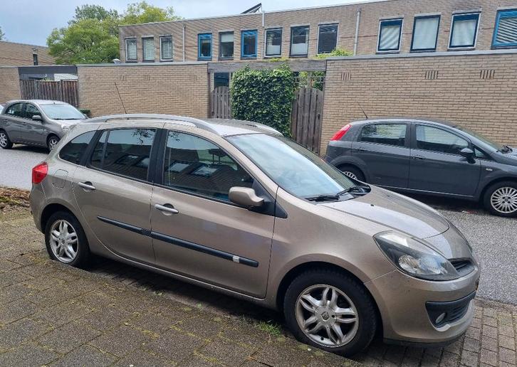 Renault Clio 1.6 16V 82KW Estate 2008 Beige, Auto's, Renault, Particulier, Clio, Airconditioning, Bluetooth, Bochtverlichting