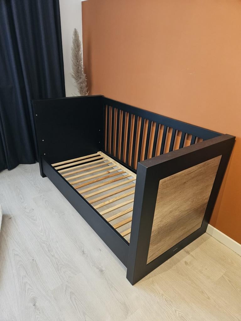 Kidsmill Long Island Babybed Zwart / Oldwood 70 x 140 cm, 70 tot 85 cm, Zo goed als nieuw, 160 tot 180 cm, Ophalen