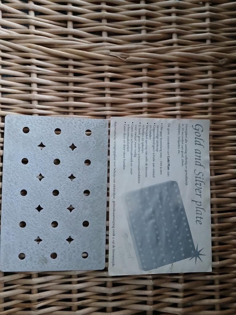 Gold and silver plate. Verwijdert aanslag van goud en zilver, Ophalen