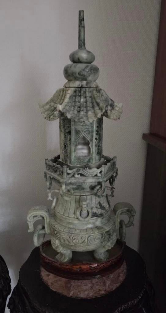 Chinese jade pagode. Het is een decoratief object,, Antiek en Kunst, Kunst | Beelden en Houtsnijwerken, Ophalen of Verzenden