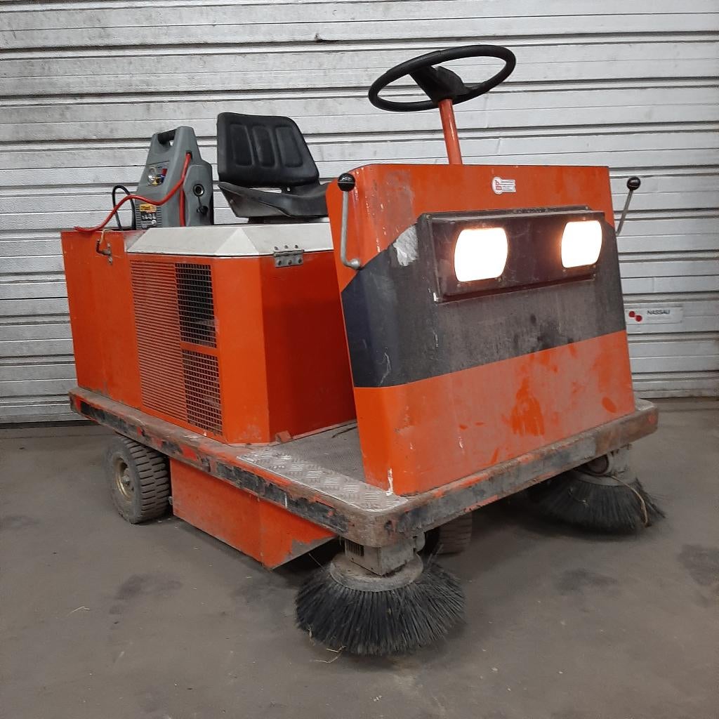 Hako 8pk benzine opzit veegmachine met verlichting, Doe-het-zelf en Verbouw, Reinigingsmachines, Gebruikt, Overige typen, Ophalen