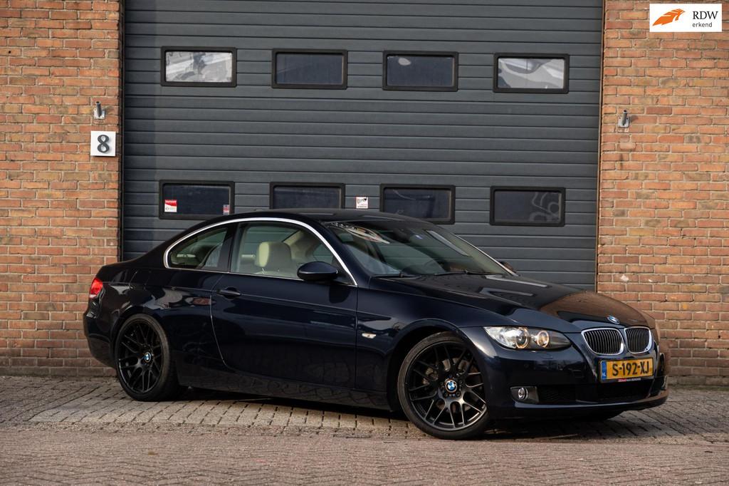 BMW 3-serie Coupé 330xi Automaat / Navig / Leder / youngtim, Auto's, BMW, Automaat, Gebruikt, 2996 cc, Vierwielaandrijving