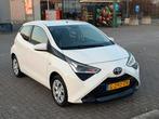 Toyota Aygo 1.0 Vvt-i X-play/2019/ AUTOMATIC / NIEUW APK, USB, Stof, Euro 6, 4 stoelen
