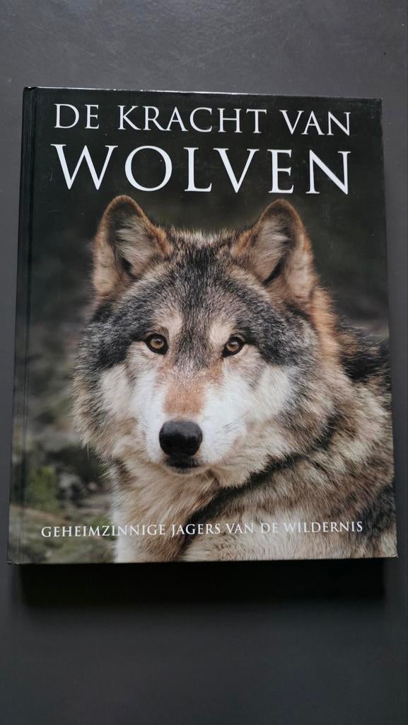 De kracht van wolven, Ophalen of Verzenden, Zo goed als nieuw, Honden