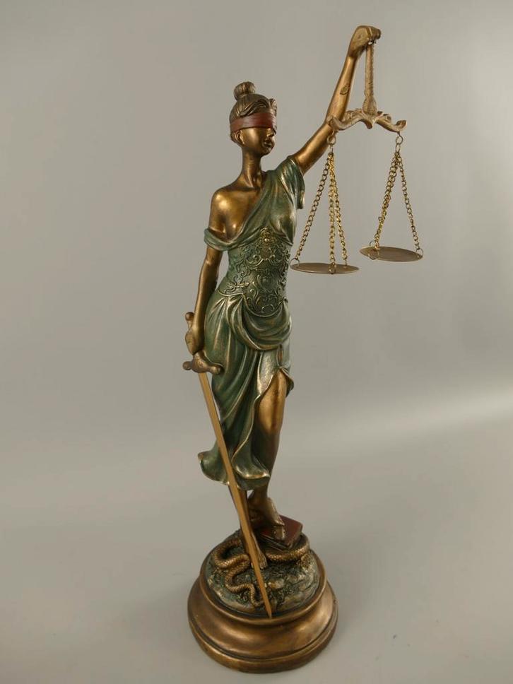 Justitia Beeld Polystone Bronskleurig Groen Jurk 53cm, Verzamelen, Beelden en Beeldjes, Nieuw, Mens, Ophalen of Verzenden