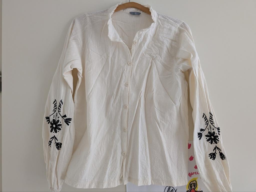 Witte blouse met geborduurde mouwen, Kleding | Dames, Blouses en Tunieken, Zeeman, Wit, Ophalen of Verzenden, Zo goed als nieuw