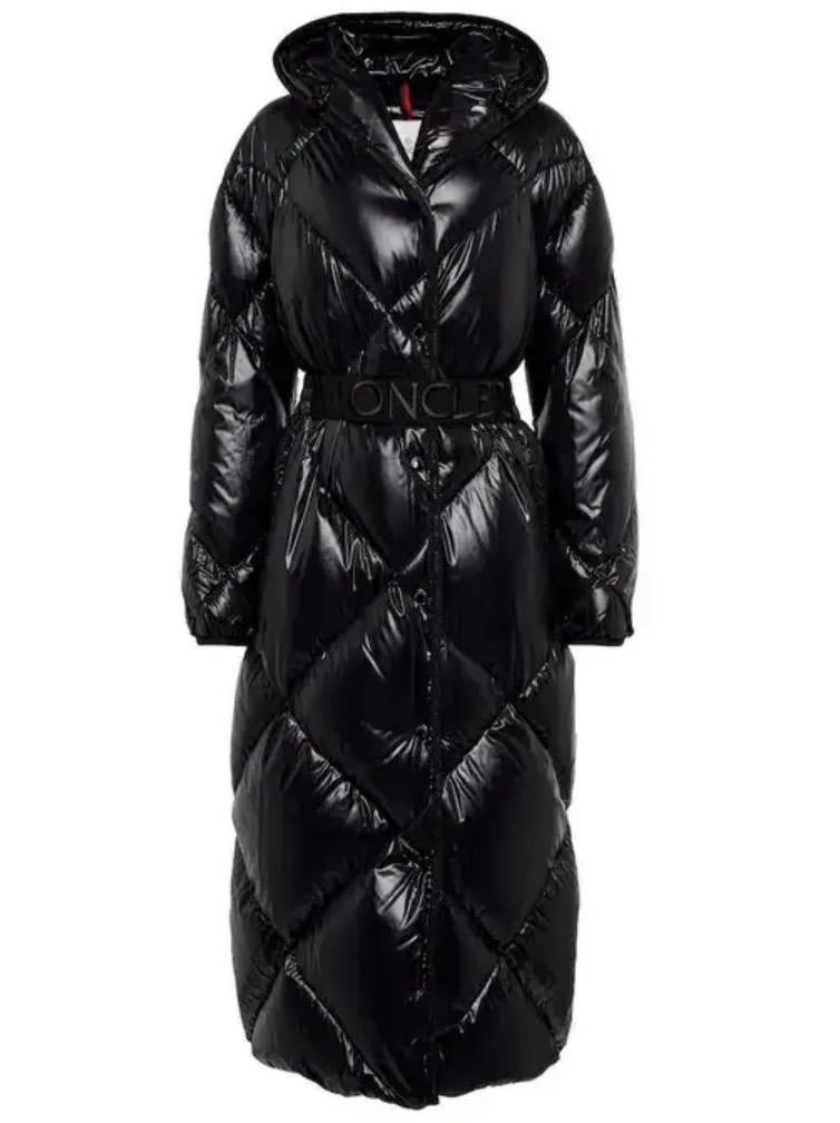 Moncler Lange Zwarte Gewatteerde Jas met Riem, Kleding | Dames, Jassen | Winter, Ophalen of Verzenden, Zo goed als nieuw, Maat 38/40 (M)