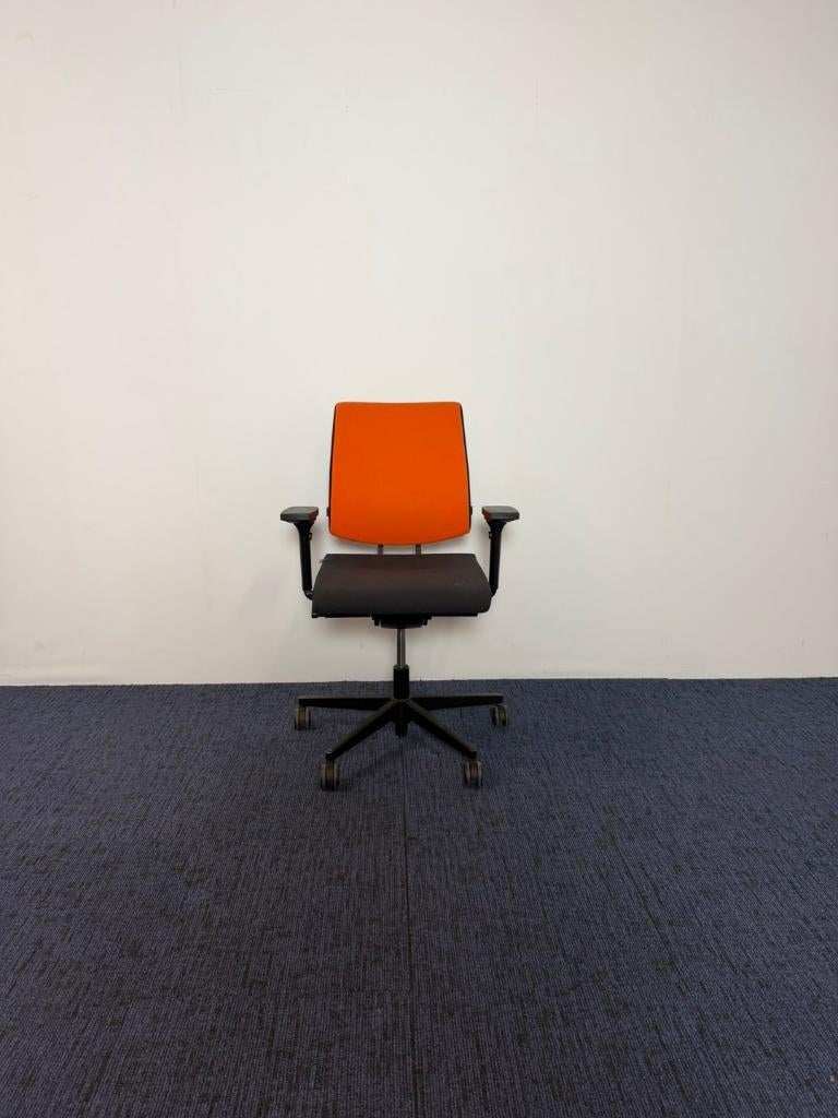 Bureaustoel Sedus, zwarte zitting, oranje rugleuning, Ophalen, Gebruikt, Zwart, Bureaustoel