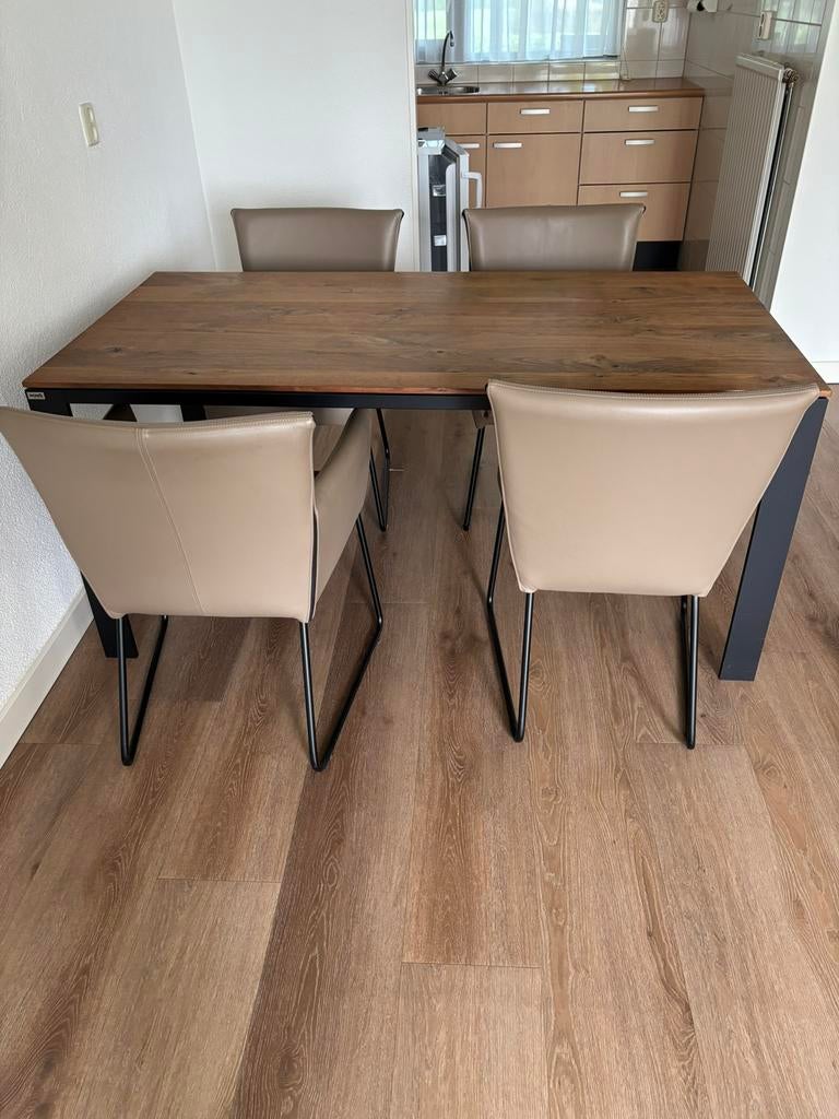 Te koop tafel met vier stoelen, Huis en Inrichting, Tafels | Eettafels, Ophalen, Zo goed als nieuw, Rechthoekig, 50 tot 100 cm